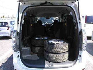 TOYOTA VOXY 2008