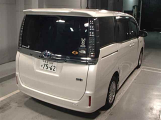 TOYOTA VOXY 2016