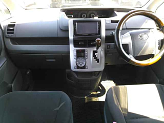 TOYOTA VOXY 2008