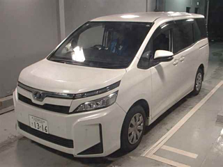 TOYOTA VOXY 2019