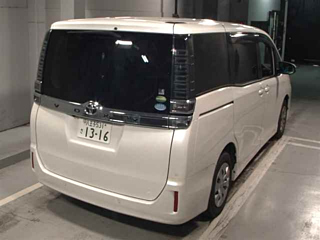 TOYOTA VOXY 2019
