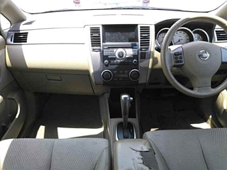 NISSAN TIIDA 2010