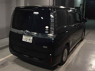 TOYOTA VOXY 2017