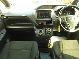 TOYOTA VOXY 2017