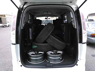 NISSAN SERENA 2011