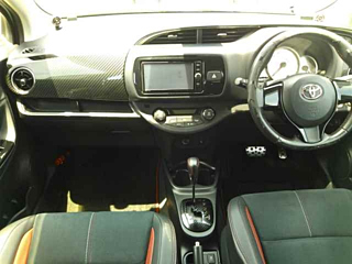 TOYOTA VITZ 2016