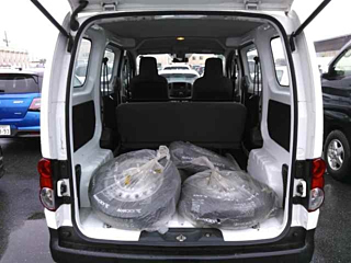 NISSAN NV200 2020