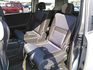 NISSAN SERENA 2010