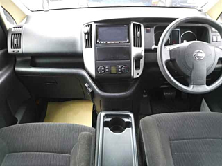 NISSAN SERENA 2010