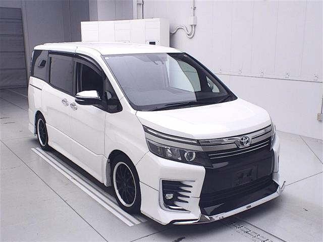 TOYOTA VOXY 2016