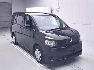TOYOTA VOXY 2010