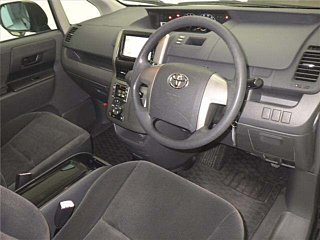 TOYOTA VOXY 2010
