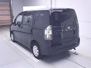 TOYOTA VOXY 2010
