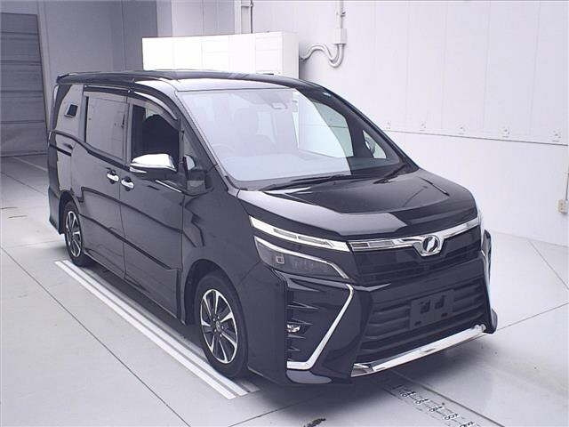 TOYOTA VOXY 2017