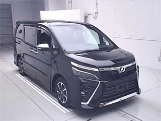 TOYOTA VOXY 2017