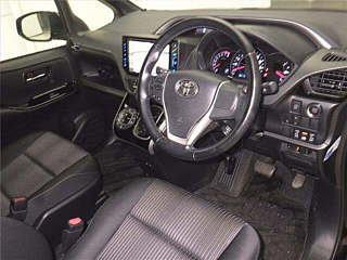 TOYOTA VOXY 2017