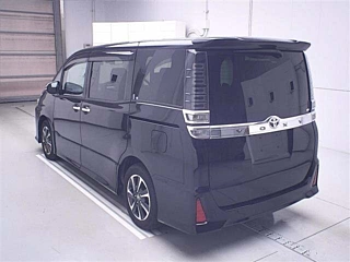TOYOTA VOXY 2017