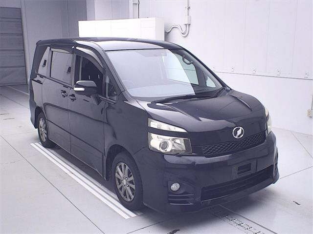 TOYOTA VOXY 2010
