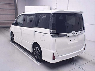 TOYOTA VOXY 2019