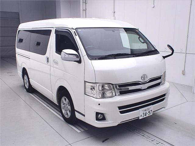 TOYOTA HIACE