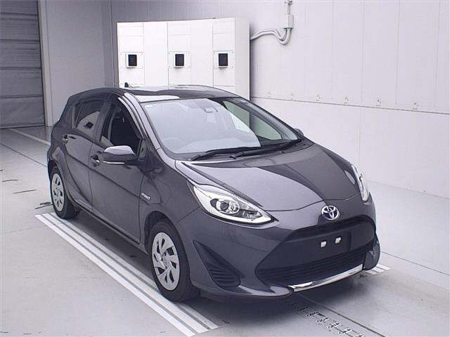 TOYOTA AQUA 2019