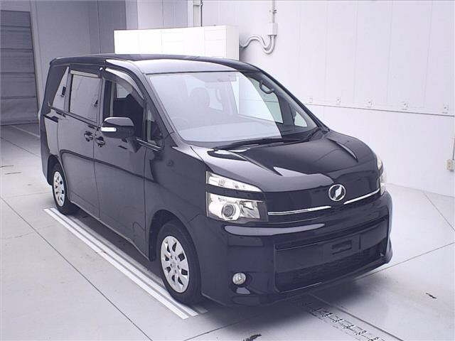 TOYOTA VOXY 2012