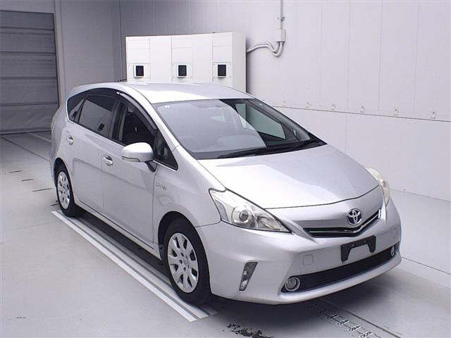 TOYOTA PRIUS ALPHA 2011