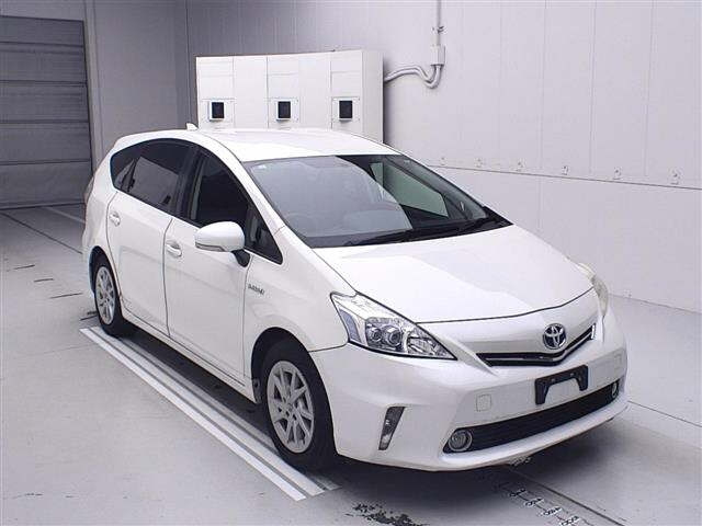 TOYOTA PRIUS ALPHA 2013