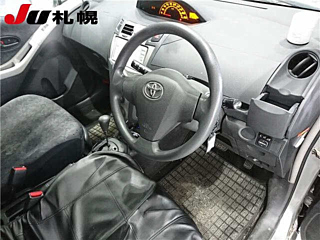 TOYOTA VITZ 2010