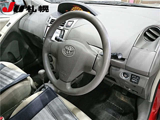 TOYOTA VITZ 2010
