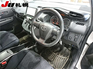TOYOTA WISH 2010