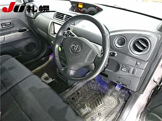 TOYOTA BB 2013