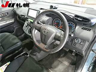 TOYOTA WISH 2010