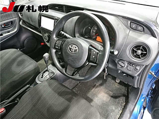 TOYOTA VITZ 2017