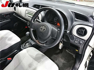 TOYOTA VITZ 2011
