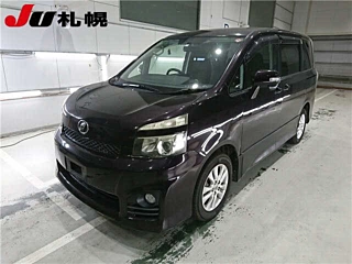 TOYOTA VOXY 2010