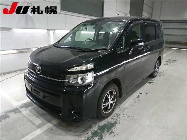 TOYOTA VOXY 2010
