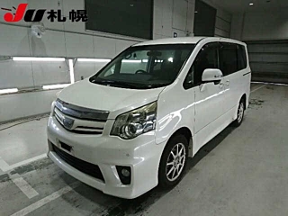 TOYOTA NOAH 2010