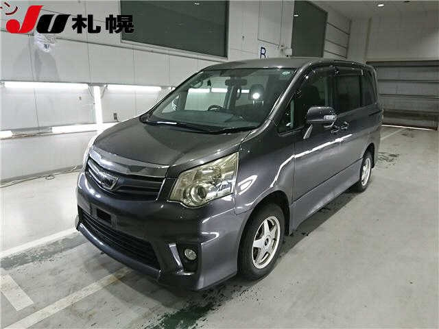 TOYOTA NOAH 2011
