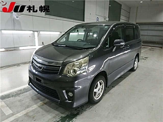 TOYOTA NOAH 2011