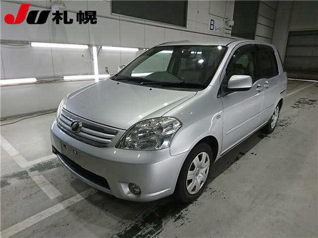 TOYOTA RAUM 2010