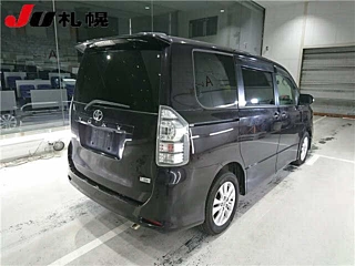 TOYOTA VOXY 2010