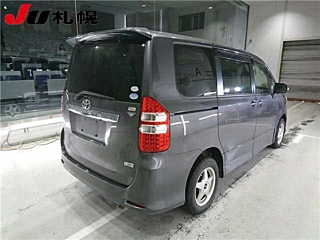 TOYOTA NOAH 2011
