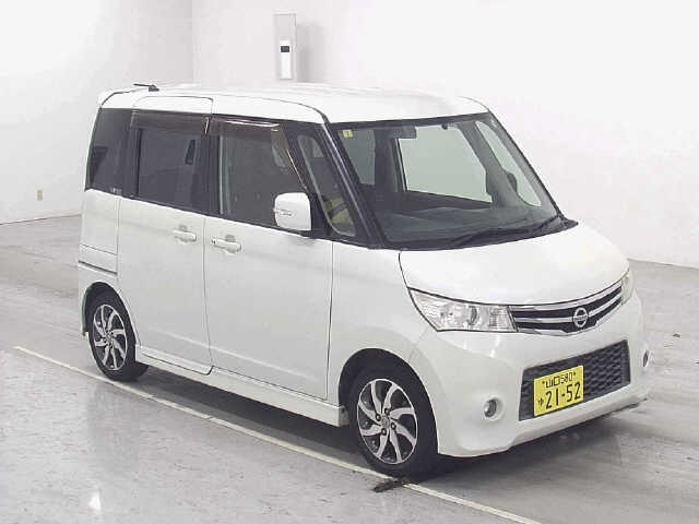 NISSAN ROOX 2011