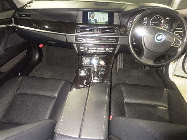 BMW 5 SERIES 2012