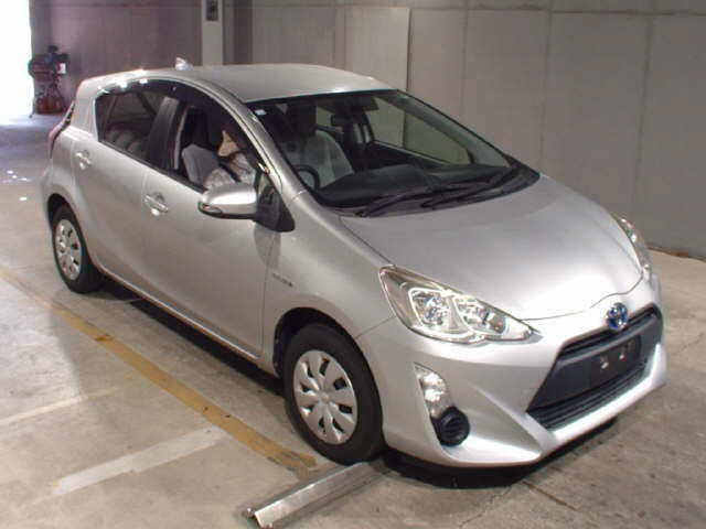 TOYOTA AQUA 2016