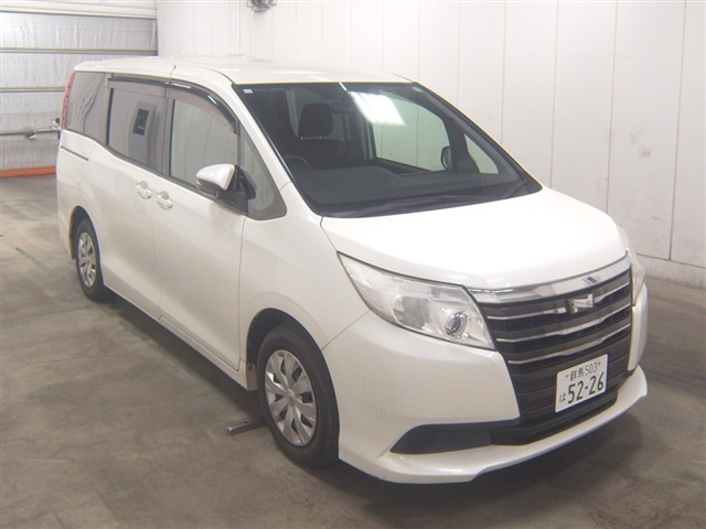 TOYOTA NOAH 2014