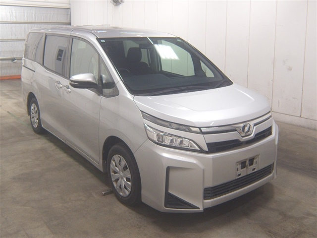 TOYOTA VOXY 2017