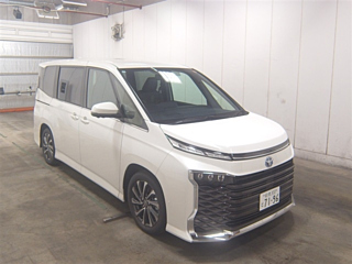 TOYOTA VOXY 2025