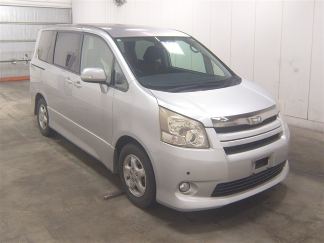 TOYOTA NOAH 2009